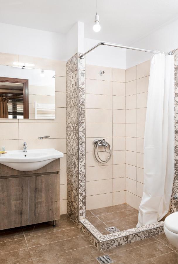 Limnaio Hotel Khrisokhórafa Bagian luar foto