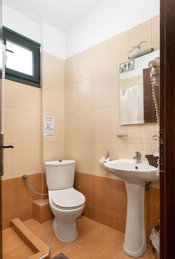 Limnaio Hotel Khrisokhórafa Bagian luar foto