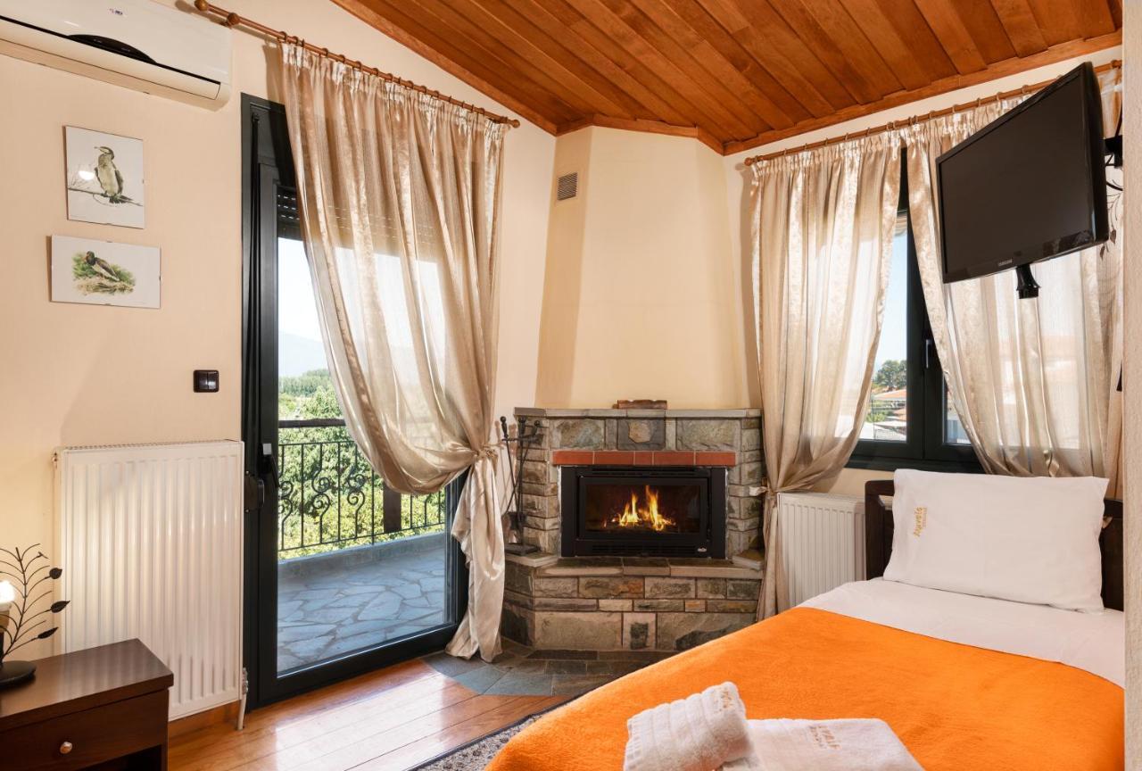 Limnaio Hotel Khrisokhórafa Bagian luar foto