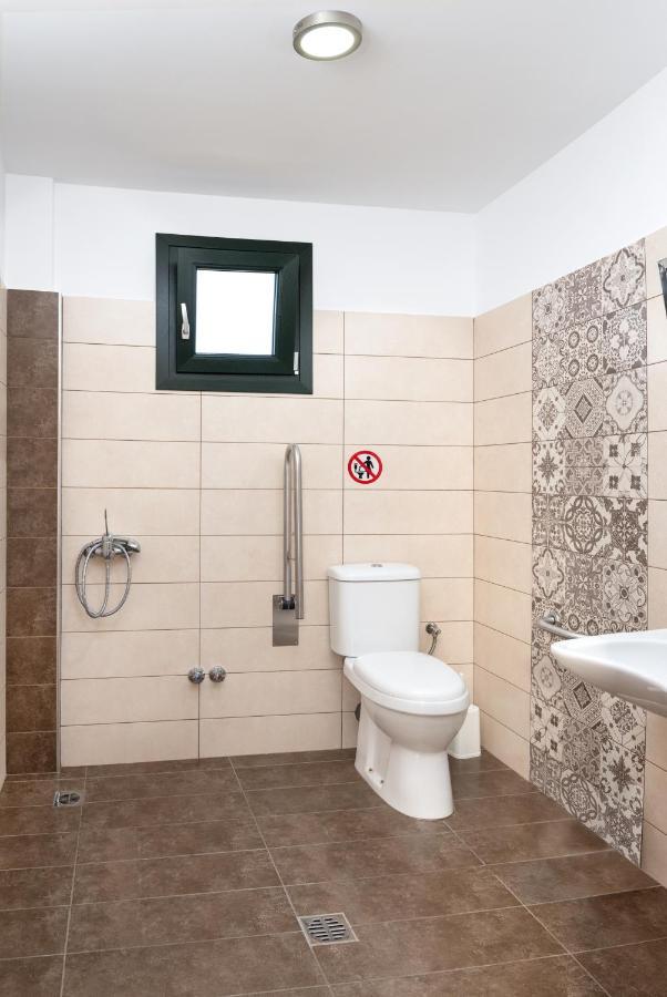 Limnaio Hotel Khrisokhórafa Bagian luar foto