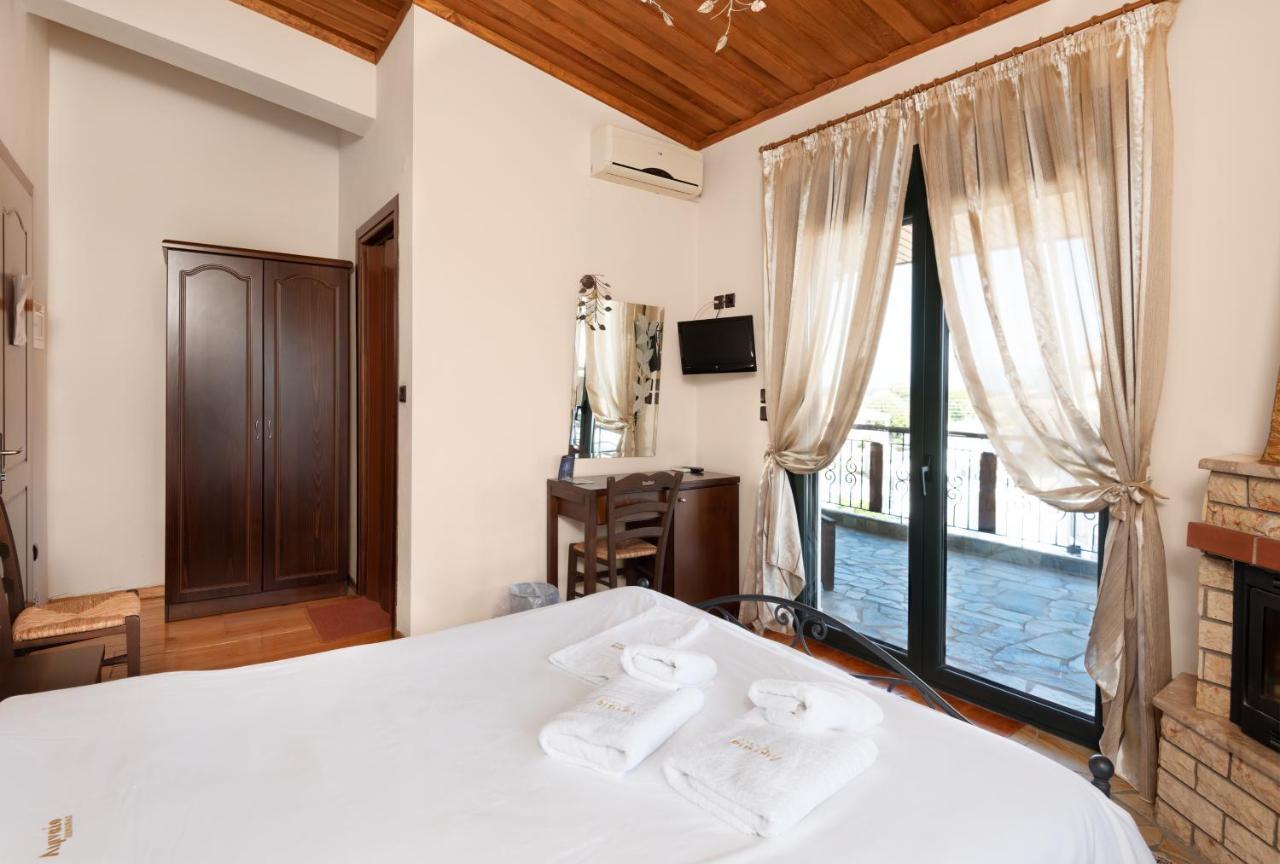 Limnaio Hotel Khrisokhórafa Bagian luar foto